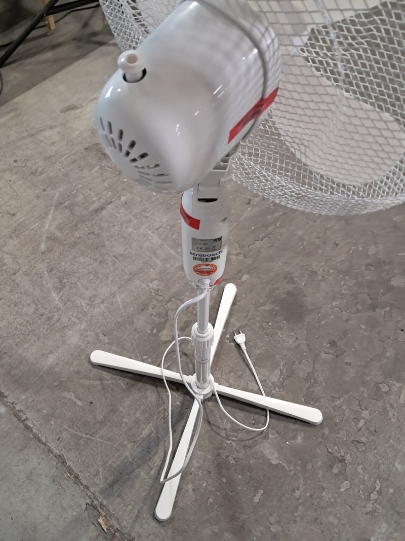 Ca. 31x Staande ventilator, O.a. Strijbosch – foto 4 – kavel bij Domeinen Roerende Zaken, Groningen