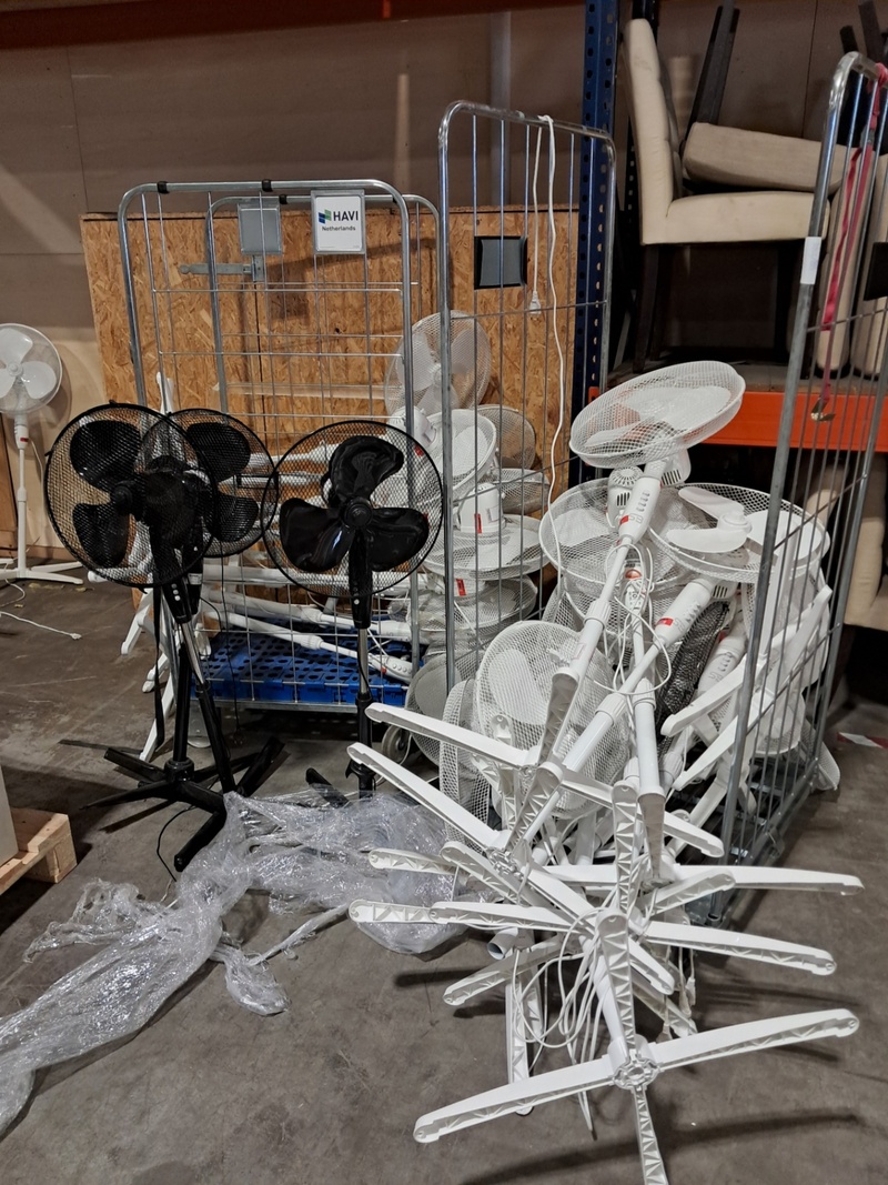 Ca. 31x Staande ventilator, O.a. Strijbosch – foto 7 – kavel bij Domeinen Roerende Zaken, Groningen