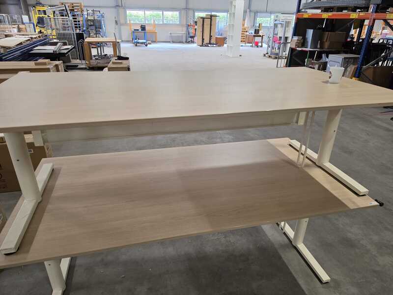 2x bureau tafel, Gispen