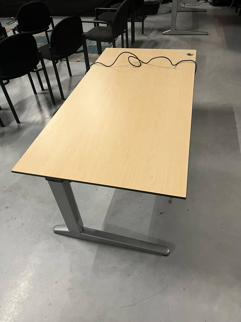 Elektrisch verstelbaar bureau | 160x80 cm, Ahrend, Ahorn – foto 6 – kavel bij Onlineveilingmeester, Raalte