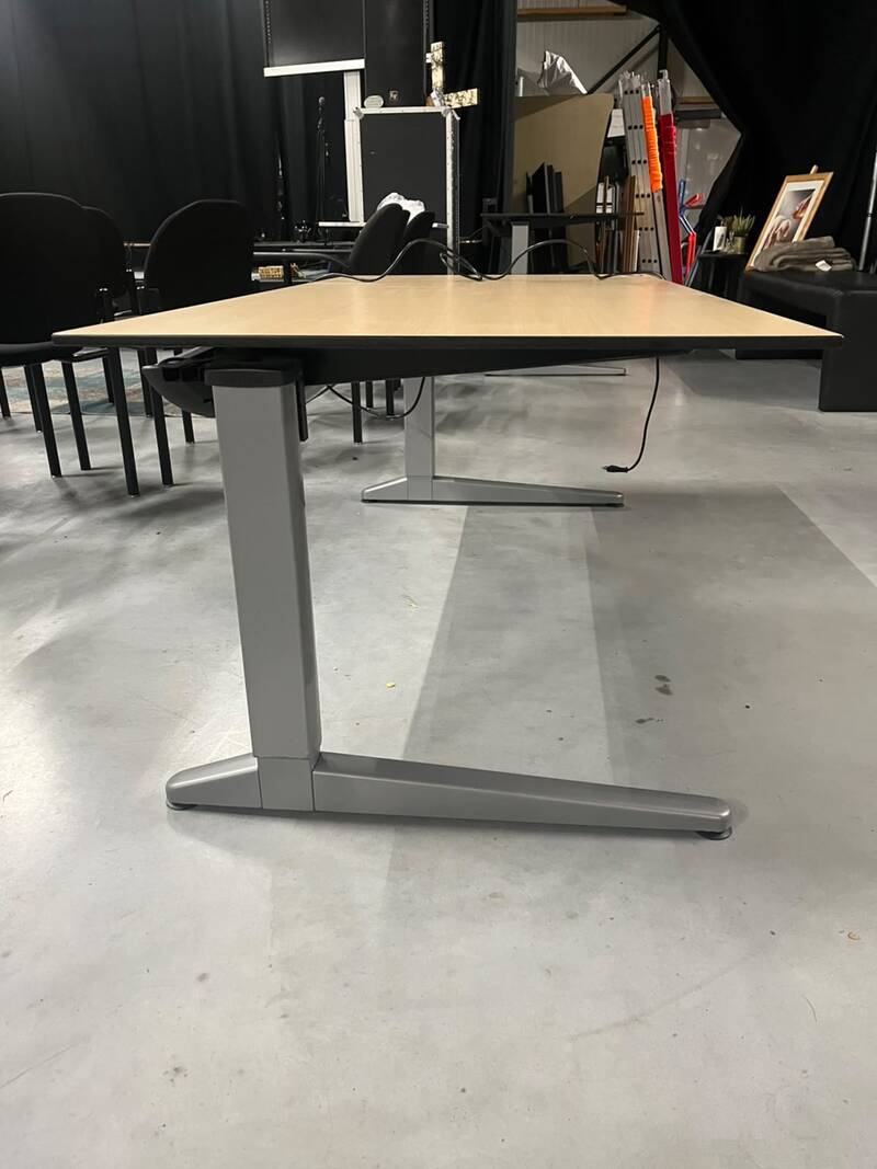Elektrisch verstelbaar bureau | 160x80 cm, Ahrend, Ahorn – foto 7 – kavel bij Onlineveilingmeester, Raalte
