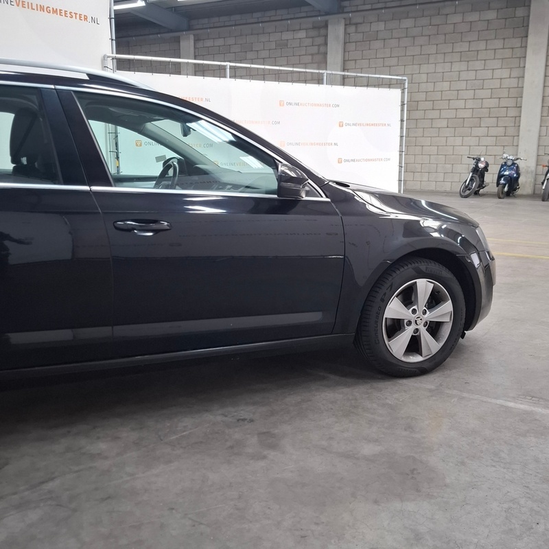 Personenauto, Skoda, Octavia Combi 2.0 TDI Greentec, 2015 – foto 4 – kavel bij Domeinen Roerende Zaken, Soesterberg
