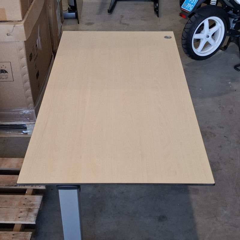 Elektrisch verstelbaar bureau | 160x80 cm, Ahrend, Ahorn – foto 3 – kavel bij Onlineveilingmeester, Raalte