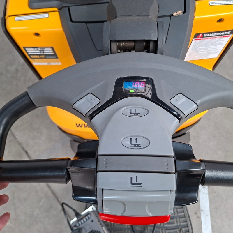 Elektrische stapelaar, Toyota, SWE120L - DXT 2700 - BT Staxio – foto 10 – kavel bij Domeinen Roerende Zaken, Soesterberg
