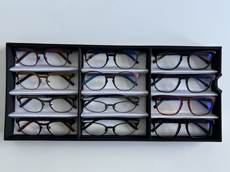 Ca. 12x Optische monturen, Tom Davies, in luxe opbergdoos/displaytray