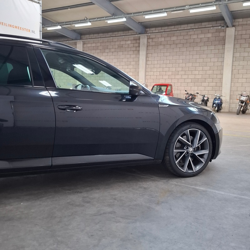 Personenauto, Skoda, Superb 2.0 DSG 200kw 4x4, 2019 – foto 4 – kavel bij Domeinen Roerende Zaken, Soesterberg