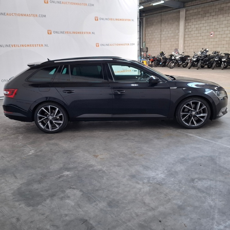 Personenauto, Skoda, Superb 2.0 DSG 200kw 4x4, 2019 – foto 3 – kavel bij Domeinen Roerende Zaken, Soesterberg
