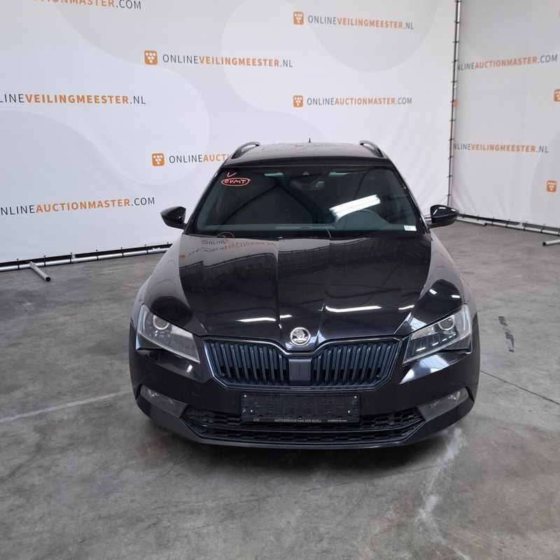 Personenauto, Skoda, Superb 2.0 DSG 200kw 4x4, 2019 – foto 2 – kavel bij Domeinen Roerende Zaken, Soesterberg