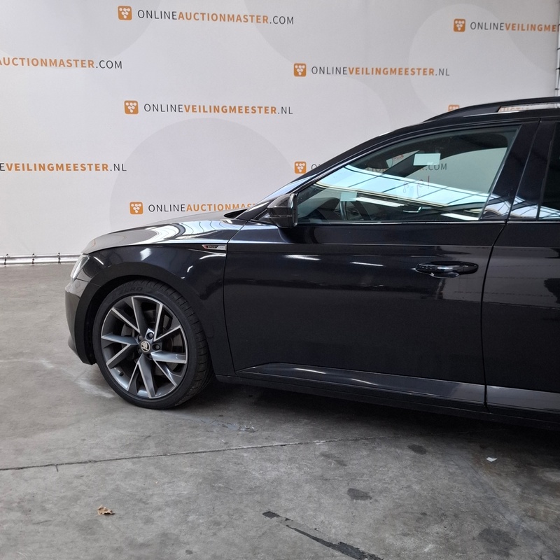Personenauto, Skoda, Superb 2.0 DSG 200kw 4x4, 2019 – foto 9 – kavel bij Domeinen Roerende Zaken, Soesterberg