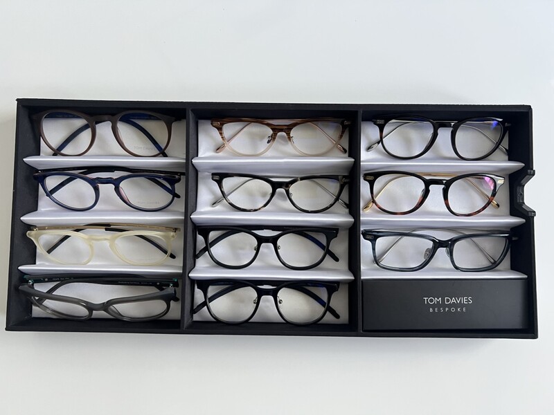 Ca. 11x Optische monturen, Tom Davies, in luxe opbergdoos/displaytray