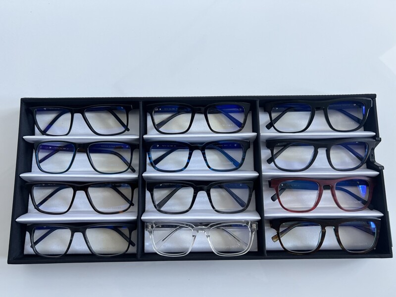 Ca. 12x Optische monturen, Tom Davies, in luxe opbergdoos/displaytray