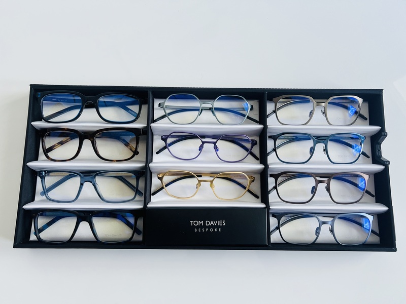 Ca. 11x Optische monturen, Tom Davies, in luxe opbergdoos/displaytray