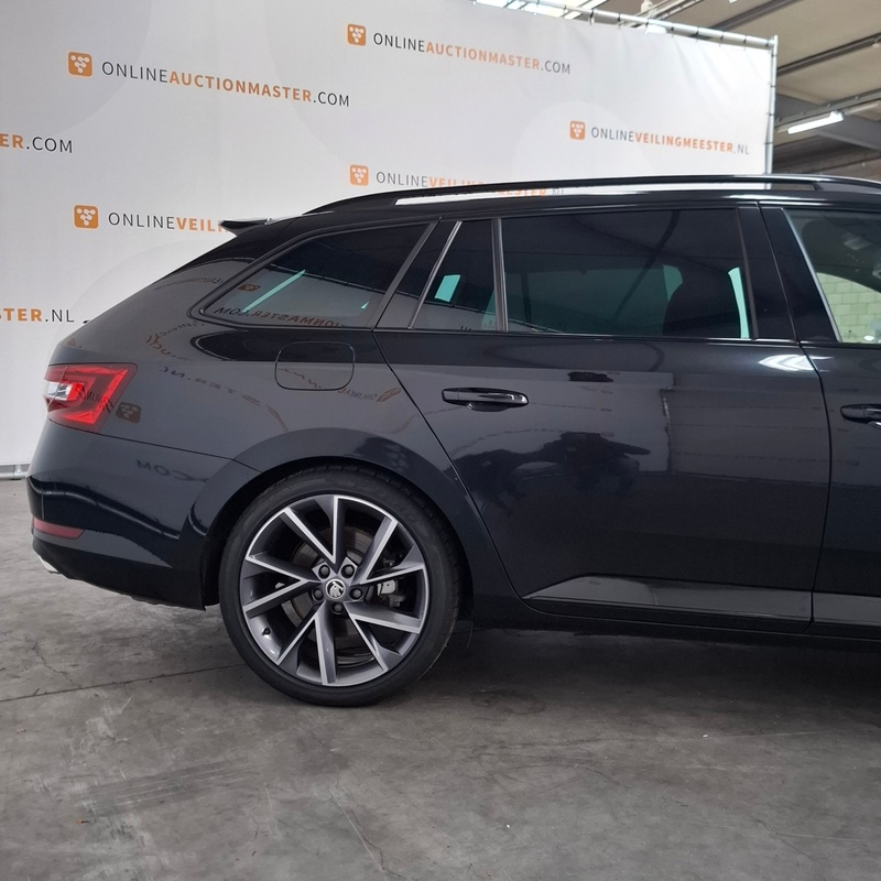Personenauto, Skoda, Superb 2.0 DSG 200kw 4x4, 2019 – foto 5 – kavel bij Domeinen Roerende Zaken, Soesterberg
