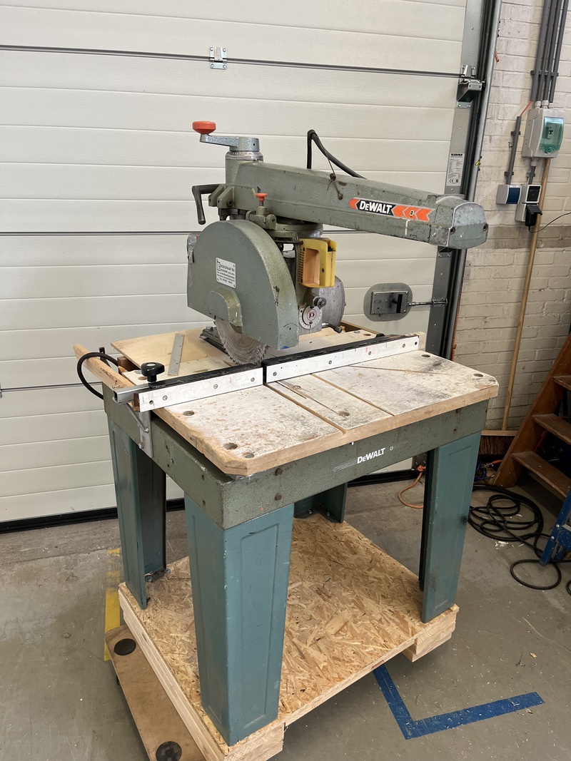Radiaal afkortzaag, DeWalt, DW110
