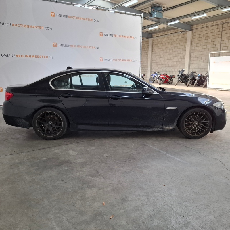 Personenauto, BMW, 520i Executive M Sport, 520i Executive M Sport, 2013 – foto 4 – kavel bij Domeinen Roerende Zaken, Soesterberg