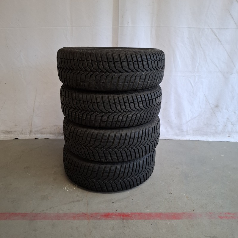 4x Winterband met metalen velgen komen van een VW Golf 5, Vredestein, Snowtrac 3