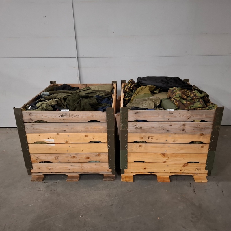 2x Partij camouflage kleding en uitrusting, Woodland / KPU / KL / Falke / Profile
