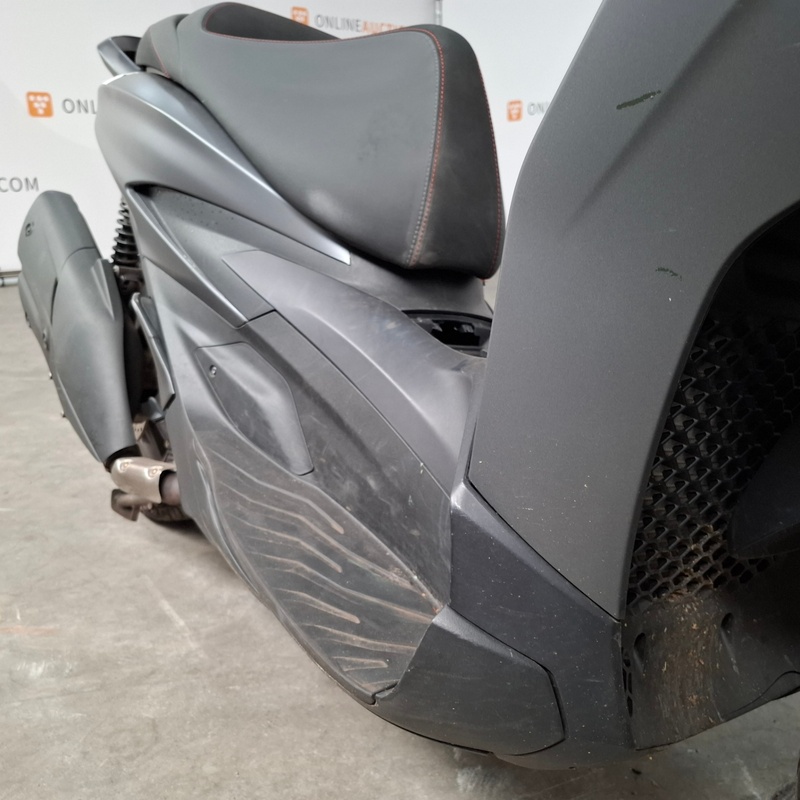 Motorscooter, Piaggio, Beverly 400 HPE, 2023 – foto 9 – kavel bij Domeinen Roerende Zaken, Soesterberg