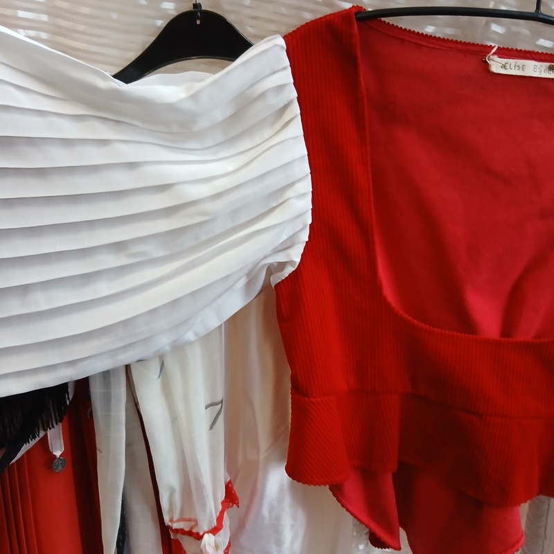 Ca. 135x Italiaanse en Hongaarse outfits – foto 10 – kavel bij Onlineveilingmeester, Drachten
