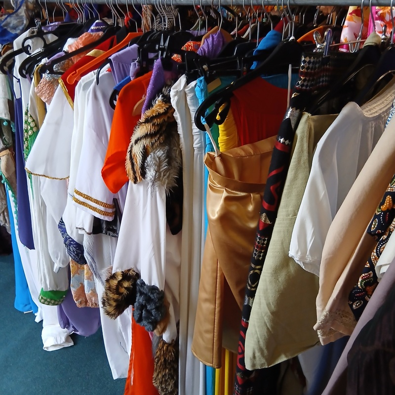 Ca. 59x Egyptisch, Grieks en Romeinse outfits – foto 2 – kavel bij Onlineveilingmeester, Drachten
