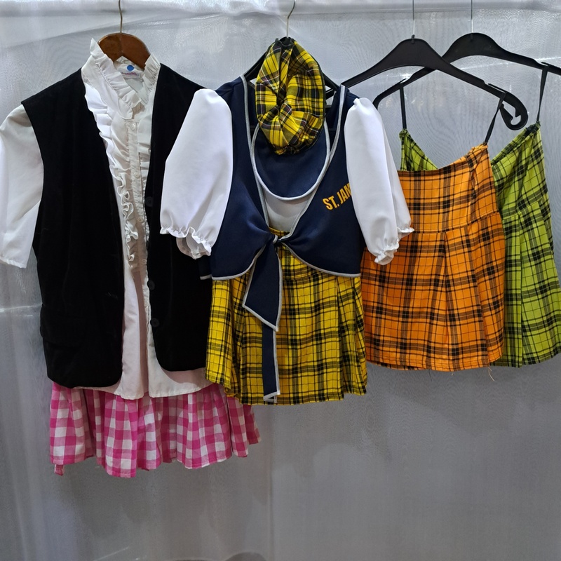 Ca. 89x Schooluniformen – foto 4 – kavel bij Onlineveilingmeester, Drachten