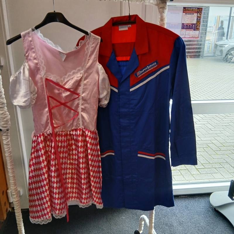 Ca. 141x Voetbal pakjes en sportkleding – foto 3 – kavel bij Onlineveilingmeester, Drachten