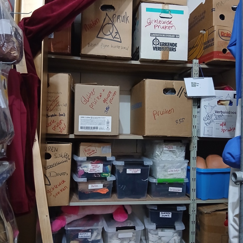 Sokken, handschoenen, neuzen, pruiken etc