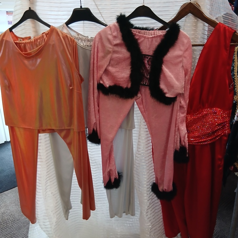 Ca. 159x Feestkleding glitter en glans – foto 8 – kavel bij Onlineveilingmeester, Drachten
