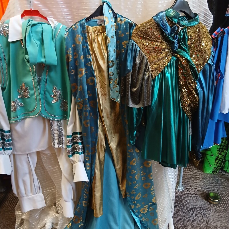 Ca. 55x Japans en oosterse outfits – foto 4 – kavel bij Onlineveilingmeester, Drachten
