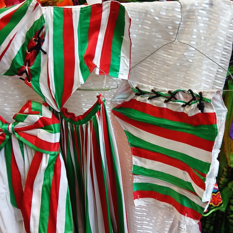 Ca. 135x Italiaanse en Hongaarse outfits – foto 7 – kavel bij Onlineveilingmeester, Drachten