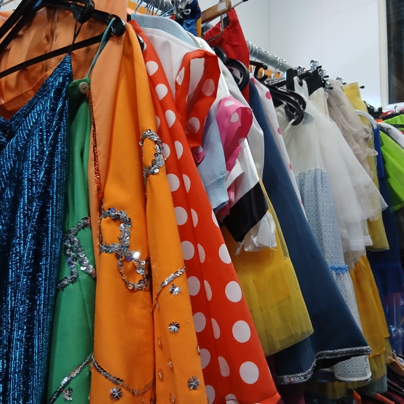 Ca. 94x Rock en roll dames – kavel bij Onlineveilingmeester, Drachten