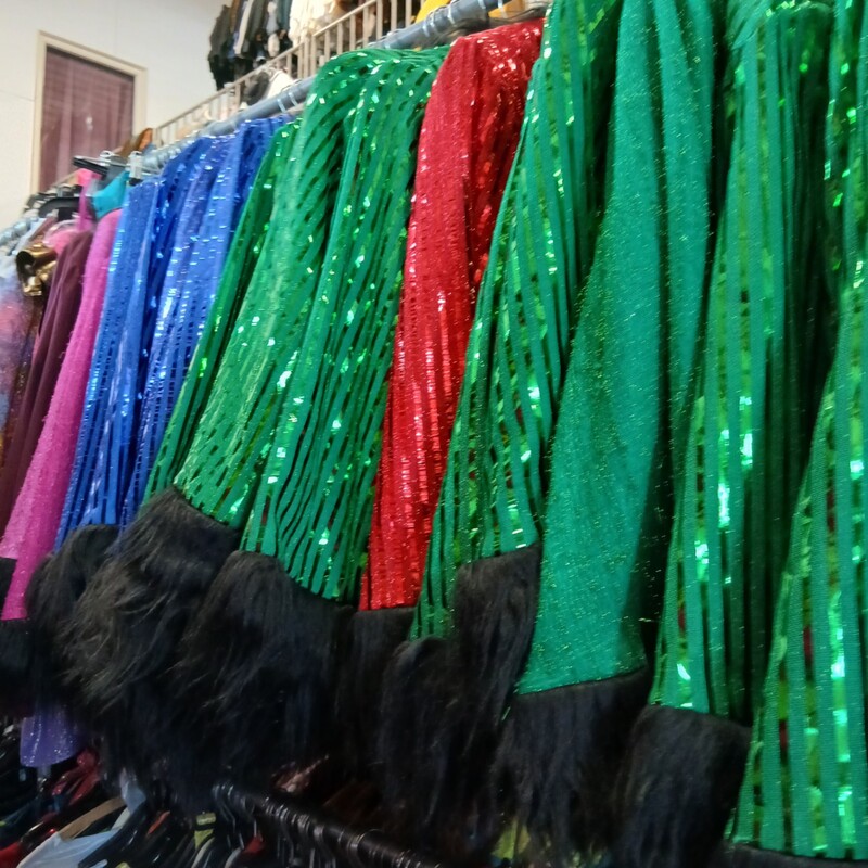 Ca. 73x Feestkleding glitter en glammer – foto 2 – kavel bij Onlineveilingmeester, Drachten