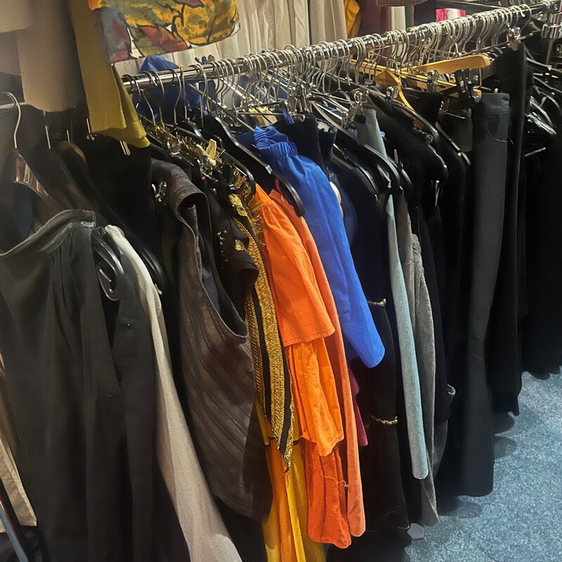 Ca. 98x Donkere kleding