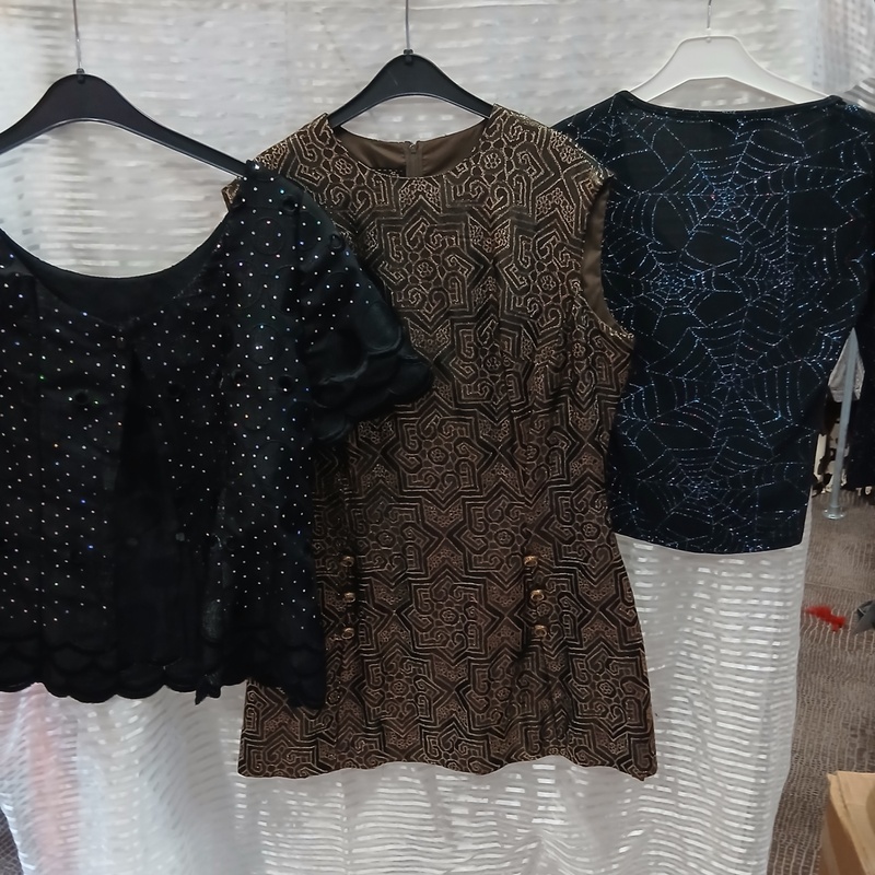 Ca. 52x Feestkleding goud zwart en zilver – foto 4 – kavel bij Onlineveilingmeester, Drachten