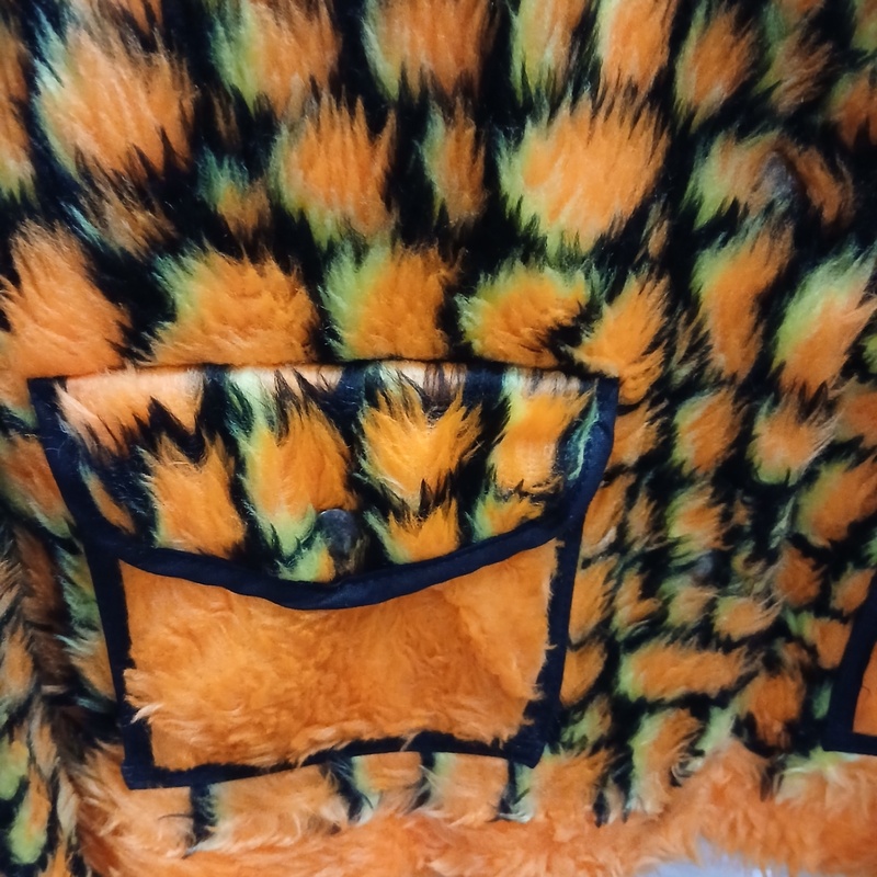 Ca. 47x Feestkleding carnaval neon pluche – foto 5 – kavel bij Onlineveilingmeester, Drachten