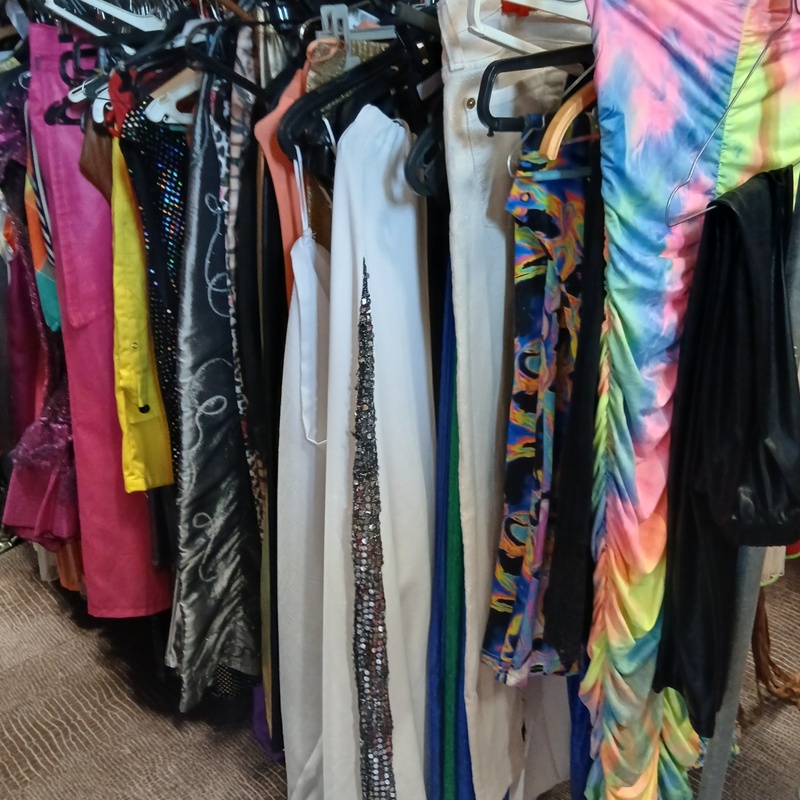 Ca. 159x Feestkleding glitter en glans – foto 2 – kavel bij Onlineveilingmeester, Drachten