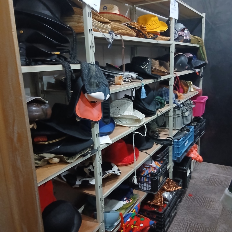 Helmen hoeden, motorhandschoenen, etc