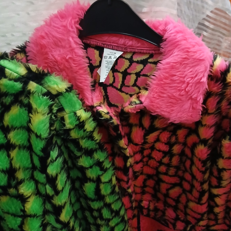 Ca. 47x Feestkleding carnaval neon pluche – foto 4 – kavel bij Onlineveilingmeester, Drachten