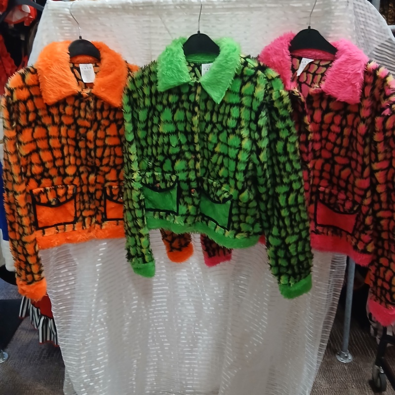 Ca. 47x Feestkleding carnaval neon pluche – foto 2 – kavel bij Onlineveilingmeester, Drachten