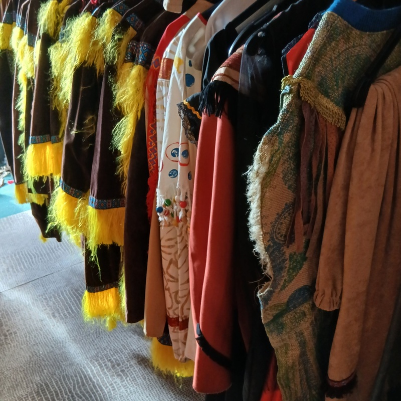 Ca. 68x Indianen outfits – foto 2 – kavel bij Onlineveilingmeester, Drachten