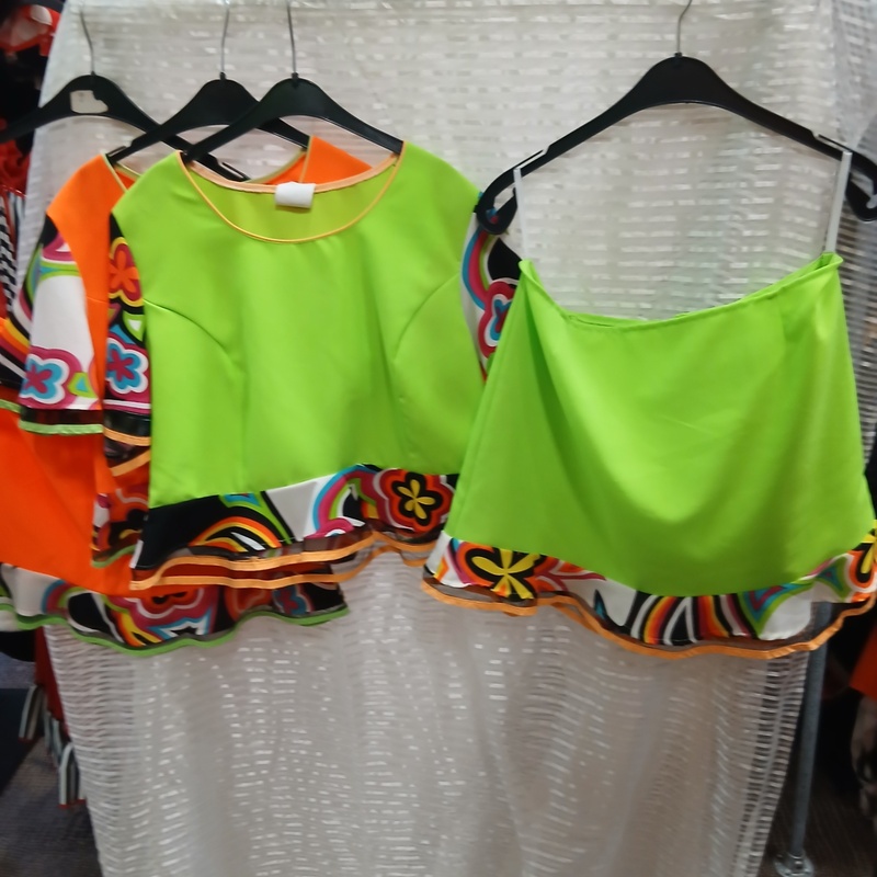 Ca. 109x Feestkleding neon – foto 3 – kavel bij Onlineveilingmeester, Drachten