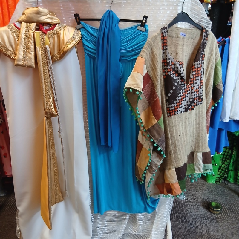 Ca. 59x Egyptisch, Grieks en Romeinse outfits – foto 3 – kavel bij Onlineveilingmeester, Drachten