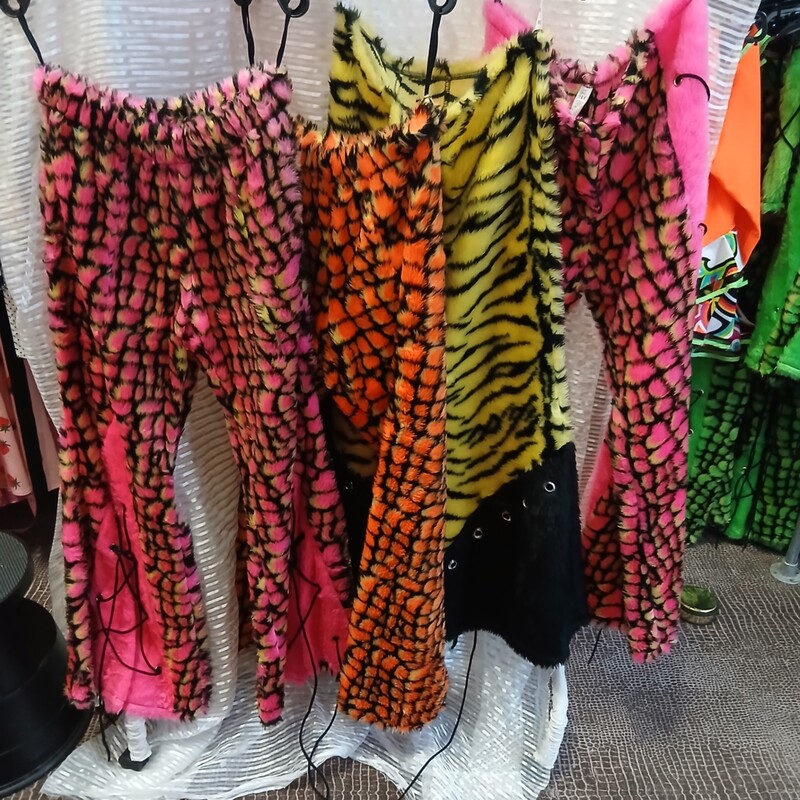 Ca. 69x Carnaval feestkleding – foto 3 – kavel bij Onlineveilingmeester, Drachten