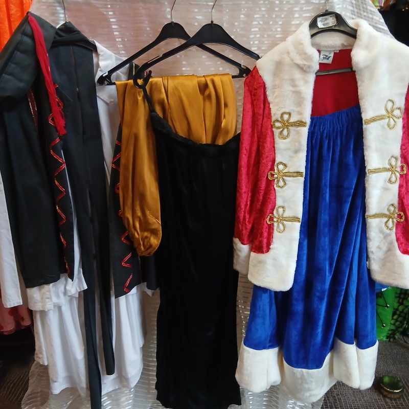 Ca. 66x Russische tsaar outfits – foto 2 – kavel bij Onlineveilingmeester, Drachten