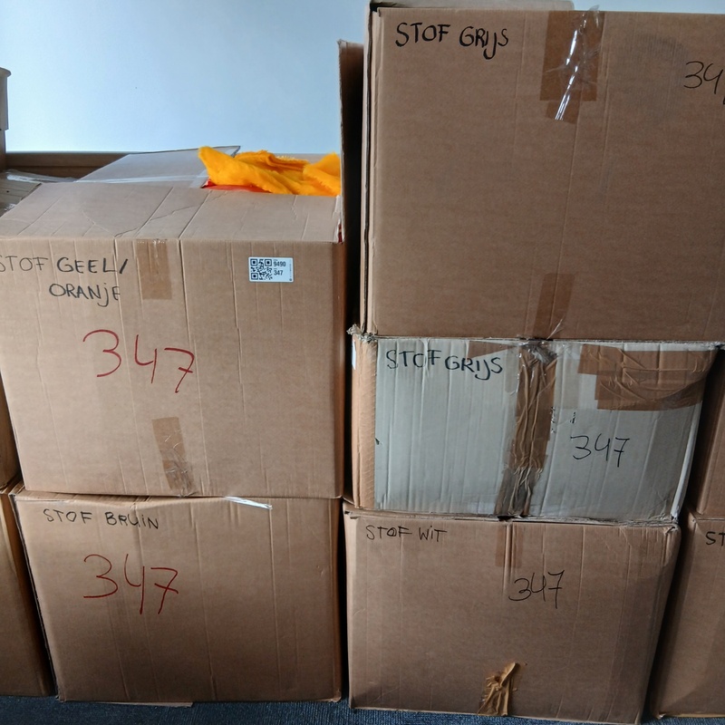 5x Dozen vol met diverse soort/kleuren stof