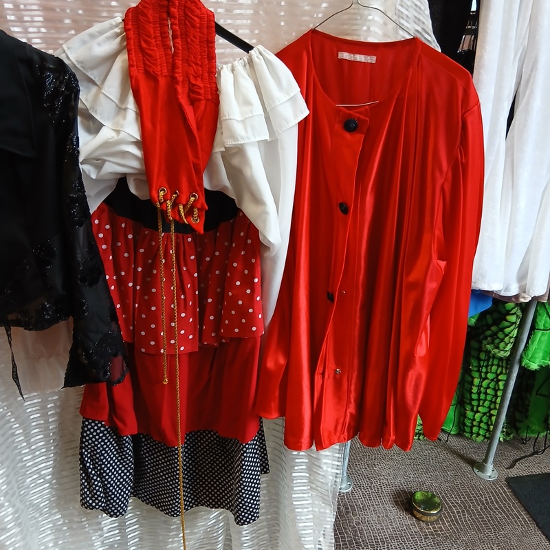 Ca. 51x Spaanse outfits – foto 3 – kavel bij Onlineveilingmeester, Drachten