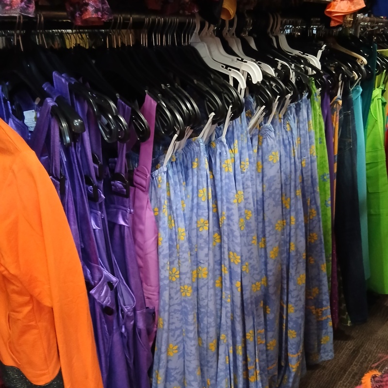 Ca. 98x Flower power en disco broeken – kavel bij Onlineveilingmeester, Drachten