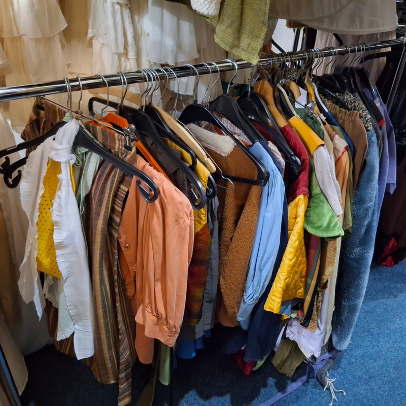 Ca. 42x Diverse toneel bovenkleding