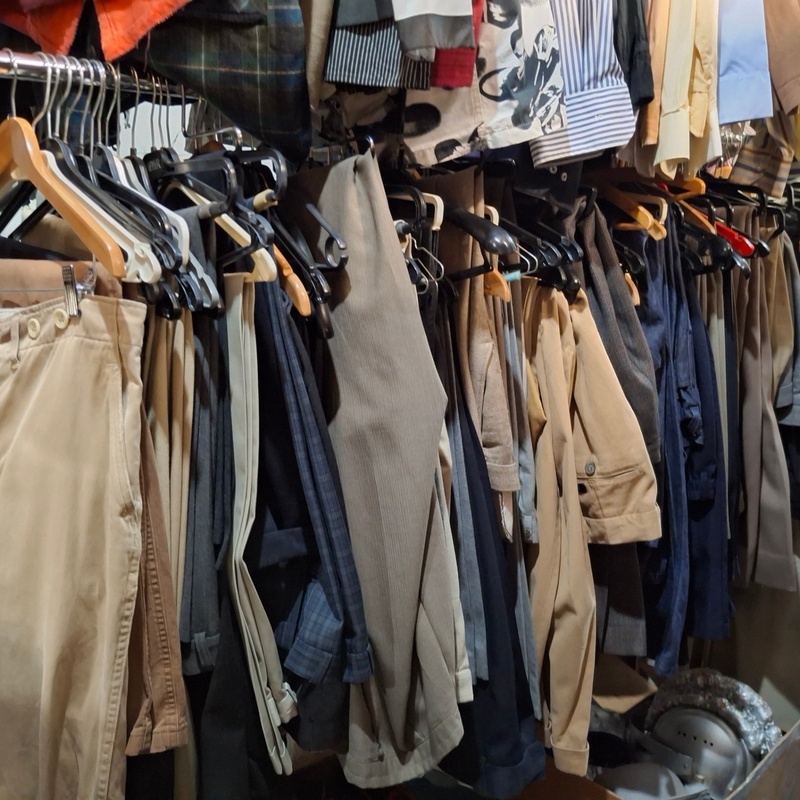 Ca. 84x Pantalons