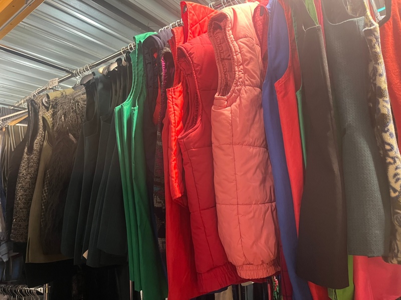 Ca. 47x Vrouw, gilets en bodywarmers
